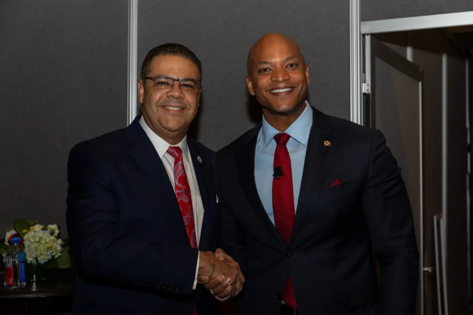 돈 크레빈스 주니어 차관보와 웨스 무어 메릴랜드 주지사