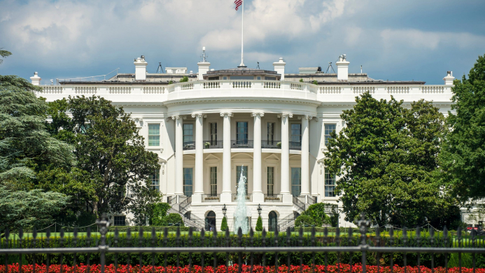 Scenic,Summer,View,Of,The,South,Lawn,With,The,Iconic Picture of White House from the front lawn during the summer.